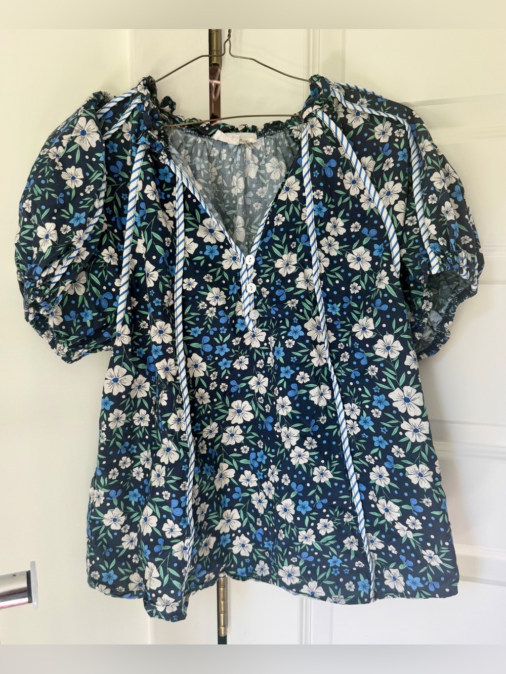 entro Navy Floral Tie-Neck Peasant Blouse